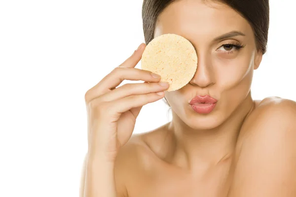 Young Beautiful Woman Posing Sponge Pad White Background — Stock Photo, Image