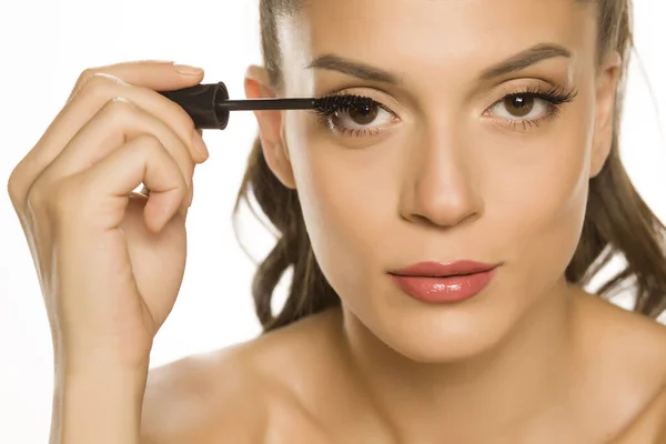 Woman Applying Mascara Her Eyelashes — Stock Photo, Image