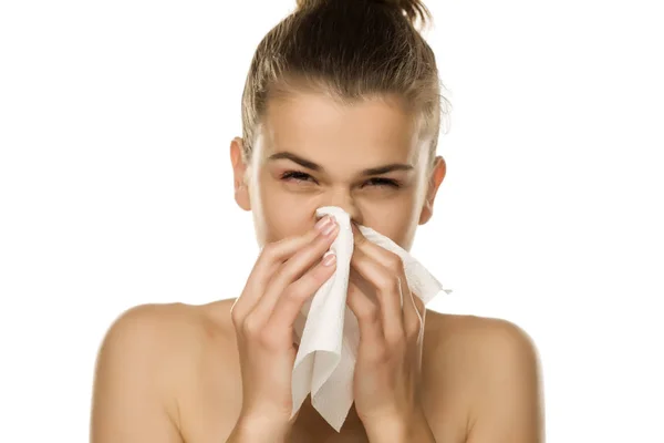 Young Woman Sneezing Tissue White Background — Stock Photo, Image