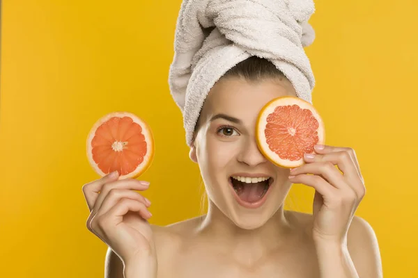 Portrait Young Shirtles Beautiful Woman Posing Grapefruit Yellow Background — Stock Photo, Image