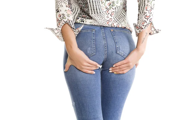 Donna Jeans Sollevare Culo Con Mani Sfondo Bianco — Foto Stock