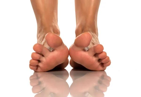 Красиво Доглянута Жіноча Нога Піднятими Пальцями Білому Тлі — стокове фото