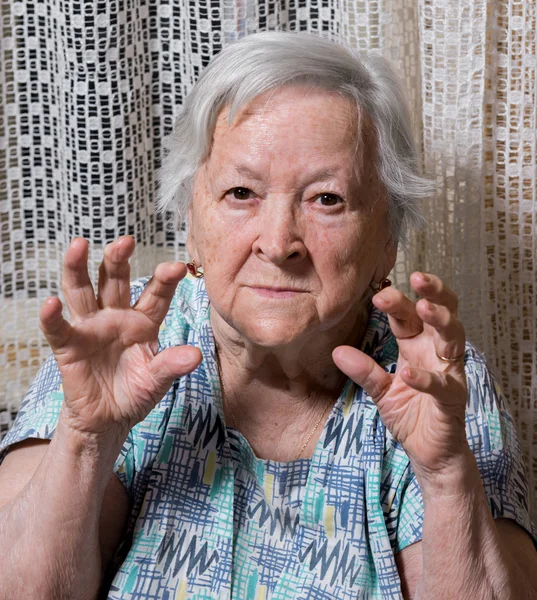 Portrét zlobí staré ženy — Stock fotografie