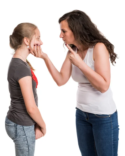 Mãe gritando com sua filha adolescente — Fotografia de Stock