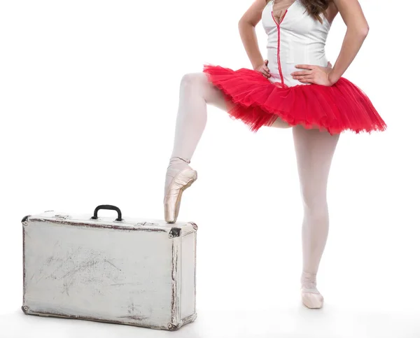 Mladá baletka pózování a tanec — Stock fotografie