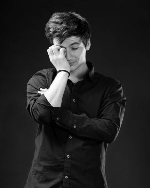 casual yakışıklı genç