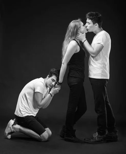 Young woman posing with two young man — Stock Photo, Image