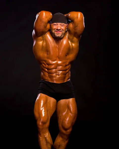 Handsome muscular bodybuilder — Stock Photo, Image