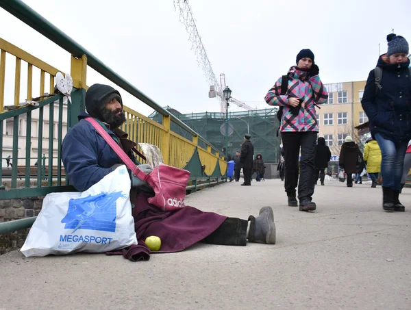 UZHGOROD,UKRAINE - FEBRUARY 16, 2017: Poor man begging for alms — Stock Photo, Image
