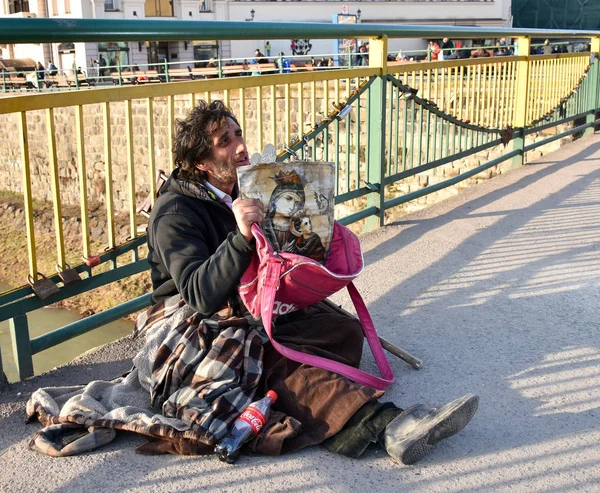 UZHGOROD,UKRAINE - MARCH 04, 2017: Poor man begging for alms in — Stock Photo, Image