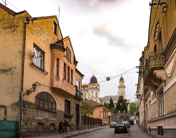 Oezjhorod, Oekraïne-16 April 2017: Duknovicha straat in Oezjhorod, Oekraïne. — Stockfoto