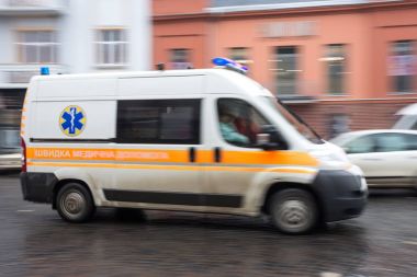 Uzhgorod, Ukrayna-11 Kasım 2016: hareket drivi ambulansta