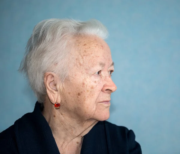 Portrait of old gray-haired sad woman — Stock Photo, Image