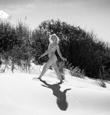 Genç çıplak kadın