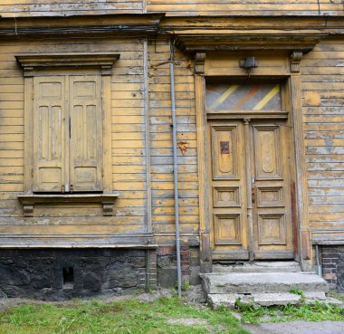 Liepaja, Letonya - 25 Temmuz 2013: Ahşap ile sokak görünümünü 