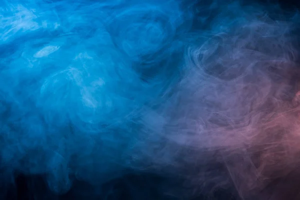 Abstract blauw en roze rook op een donkere achtergrond — Stockfoto