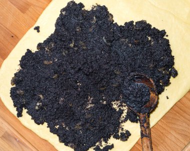  haşhaş tohumu ile ev yapımı rulo