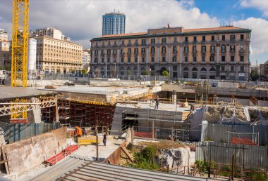 Napoli, İtalya - 2 Mayıs 2019: Piazza Mun 'daki inşaat alanı