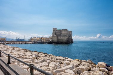 Napoli, İtalya - 2 Mayıs 2019: Castel dell'Ovo'nun görünümü. Ca