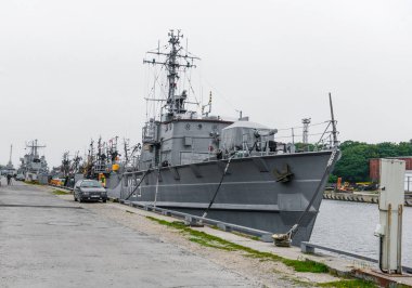 Liepaja, Letonya - 23 Haziran 2013: Liepaja Eylül. Eski savaş gemileri ve