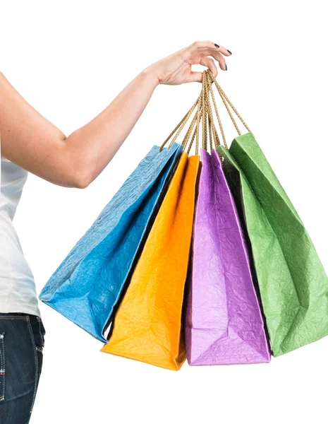 Femme posant avec des sacs à provisions sur un fond blanc — Photo