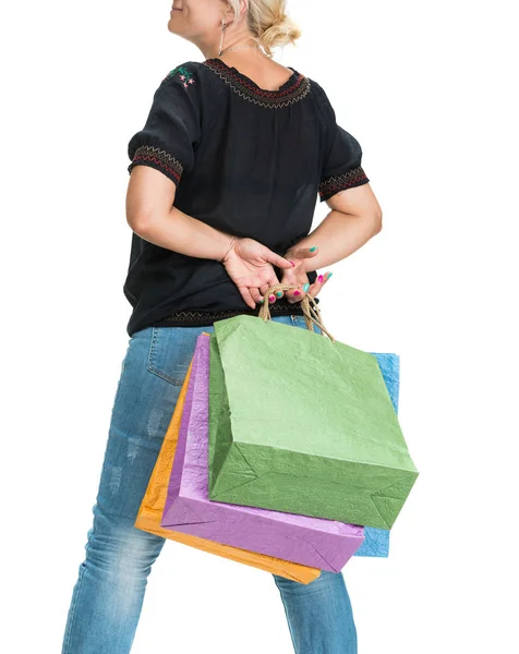 Mulher posando com sacos de compras em um fundo branco — Fotografia de Stock
