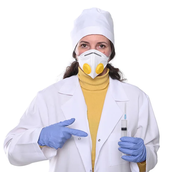 Concept. Female doctor in mask  holding syringe  over white back — Stockfoto