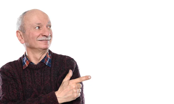 Smiling senior man pointing his finger to the side — Stock Photo, Image