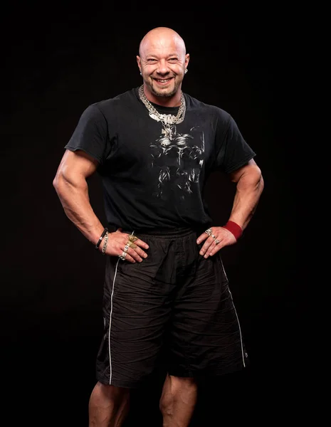 Handsome Muscular Man Black Shorts Shirt Posing Studio Dark Background — Stock Photo, Image