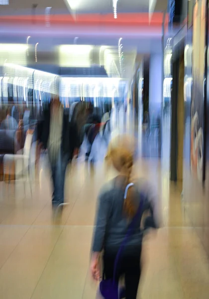 People Silhouettes Shopping Mall Motion Blur Defocused Image — Stock Photo, Image