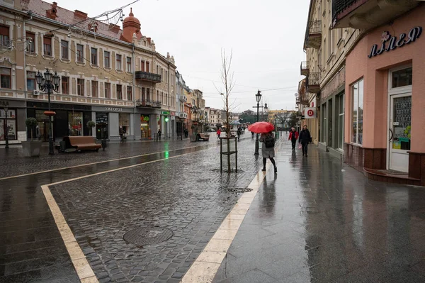 ウジホード ウクライナ 2020年3月4日 ウジホード ウクライナの春に再建後のペテフィ広場 スクエアは市内の主要な観光ルートの1つです — ストック写真