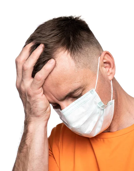 Vård Smärta Stress Och Ålderskoncept Sjuk Man Mask Man Lider — Stockfoto