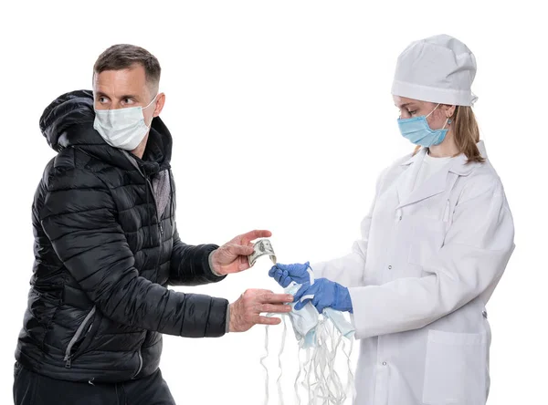 Koncepcja Zakażenia Covid Koronawirusem Lekarz Rękawiczkach Masce Sprzedający Niebieskie Maski — Zdjęcie stockowe