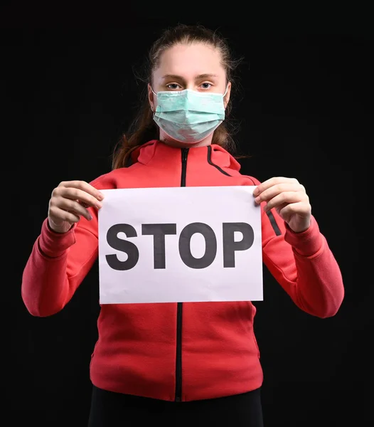 Conceito Coronavírus Pandémico Menina Adolescente Máscara Médica Estéril Protetora Seu — Fotografia de Stock