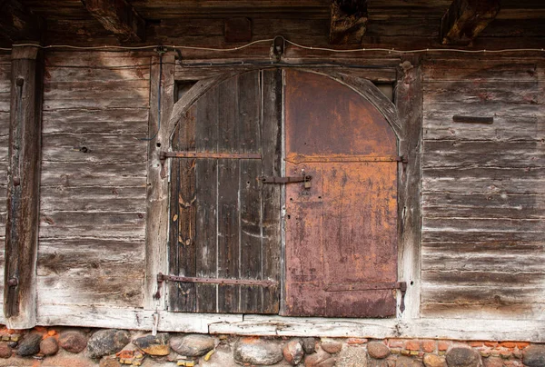 Fragment Wooden Door Vertical Planks Rusty Iron Door Hinge Old — Stock Photo, Image