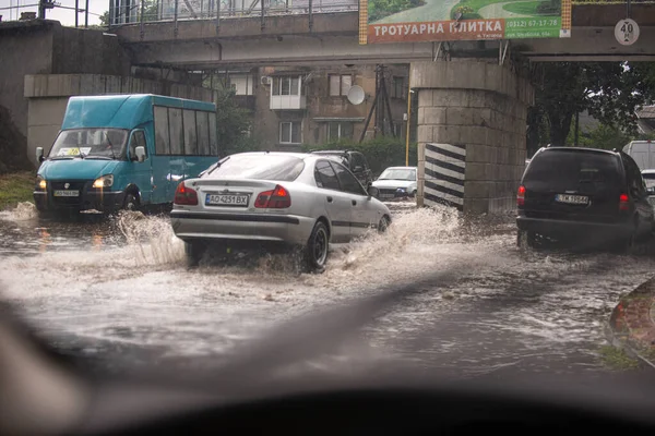 Uzhhorod Ukraine Juli 2019 Sterke Regen Oezjhorod Oekraïne Straat Van — Stockfoto