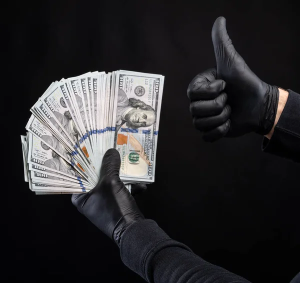 Concetto Finanza Uomo Guanti Neri Possesso Pacchetto Dollari Sfondo Nero — Foto Stock