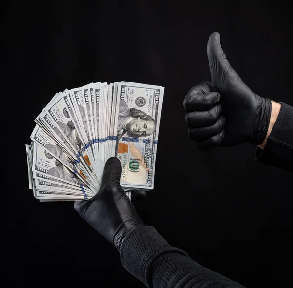 Concetto Finanza Uomo Guanti Neri Possesso Pacchetto Dollari Sfondo Nero — Foto Stock