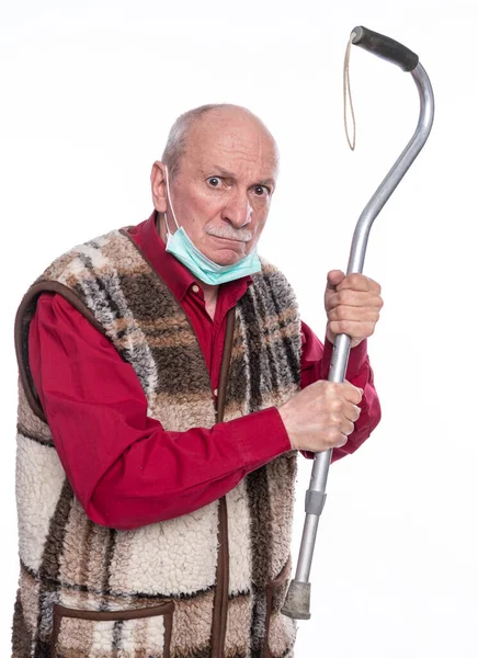 Velho Homem Zangado Ameaçando Com Uma Bengala Estúdio Fundo Branco — Fotografia de Stock