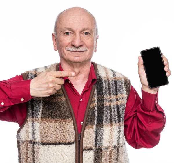 Senior Man Med Mobiltelefon Poserar Studio Över Vit Bakgrund — Stockfoto