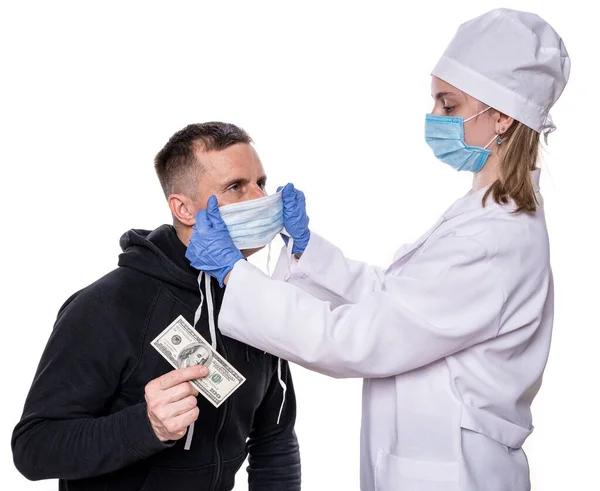 Salud Concepto Médico Doctora Vendiendo Máscara Protectora Paciente Por Dólares —  Fotos de Stock