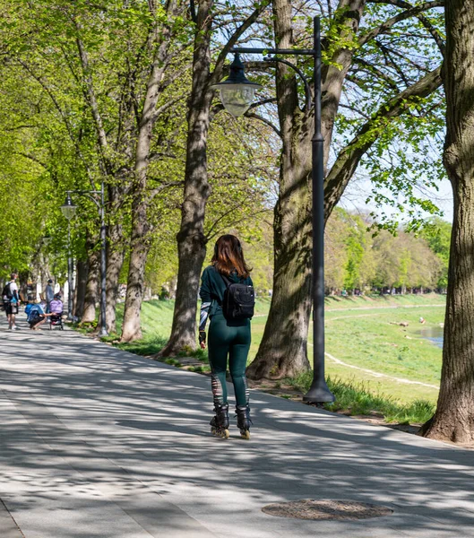 Uzhhorod Ukraine April 2020 Young Woman Rollerskating Sunny Day Uzhhorod — Stock Photo, Image