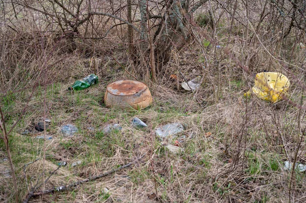 Lixo Floresta Pessoas Jogaram Lixo Ilegalmente Floresta — Fotografia de Stock