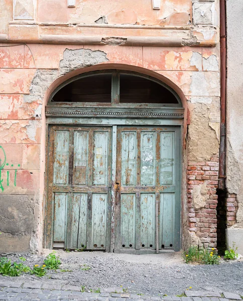 Old Wooden Entrance Door Outdoors — Stock Photo, Image