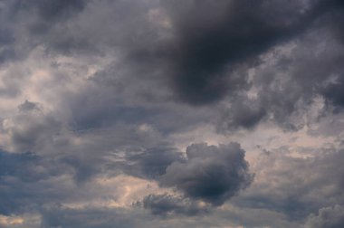 Bulutlu soyut doğal arkaplan. Fırtınadan önce bulutlu güzel gökyüzü