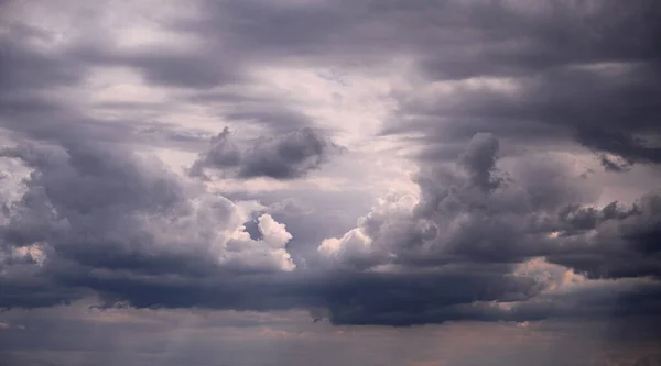 Fondo Natural Abstracto Con Nubes Hermoso Cielo Con Nubes Antes — Foto de Stock