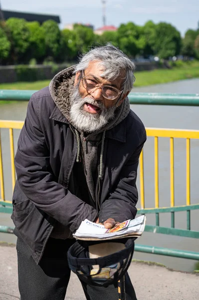 Uzhhorod Ukraine May 2020 Image Homeless Beggar Man Outdoors Uzhhorod — Stock Photo, Image