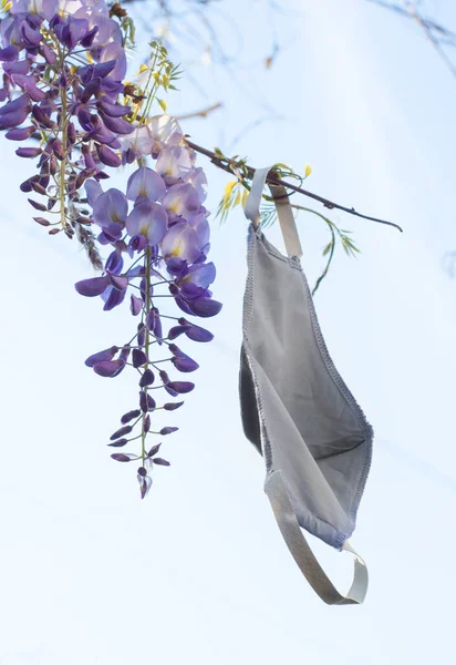 Umweltverschmutzungskonzept Gebrauchte Schutzmasken — Stockfoto