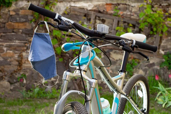 Маска Захисту Коронавірусу Ковід Шоломі Велосипеда — стокове фото