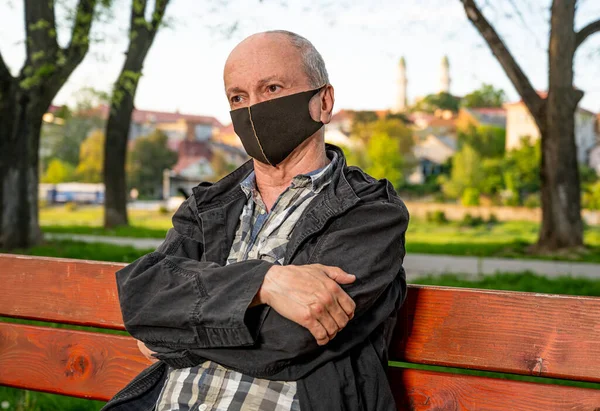 Gesundheitswesen Und Medizinisches Konzept Senior Mit Schutzmaske Posiert Freien — Stockfoto